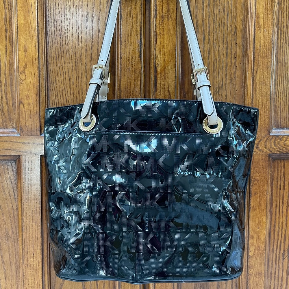 Michael Kors medium Jet Set tote. Black patent leather.
